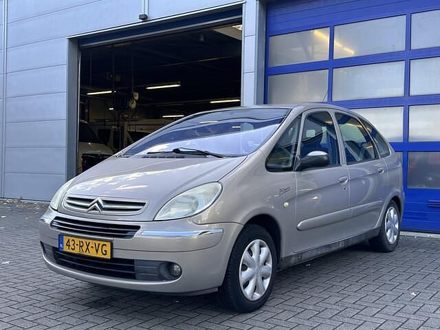 Beige Gebruikt 2005 Citroën Xsara Picasso Attraction MPV | € 1.249 (Eerlijke prijs) - Afbeelding 1/4