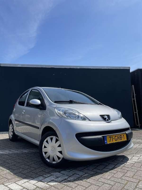 Grijs Gebruikt 2008 Peugeot 107 Hatchback | € 2.395 (Eerlijke prijs) - Afbeelding 1/4