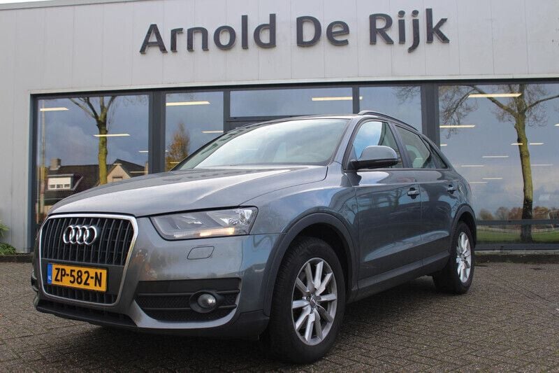 Grijs Gebruikt 2015 Audi Q3 SUV | € 19.950 (Eerlijke prijs) - Afbeelding 1/4