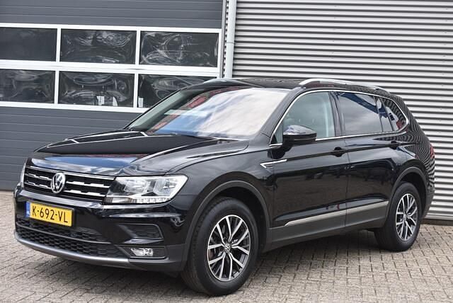 Zwart Gebruikt 2021 VW Tiguan SUV | € 28.940 (Goede deal) - Afbeelding 1/4