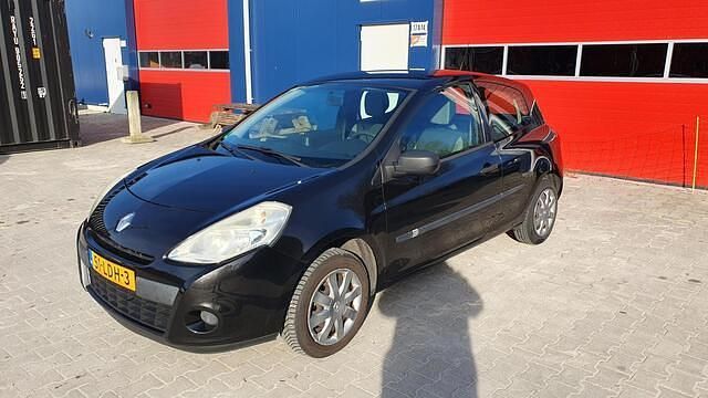 Zwart Gebruikt 2010 Renault Clio II Hatchback | € 2.250 (Eerlijke prijs) - Afbeelding 1/4