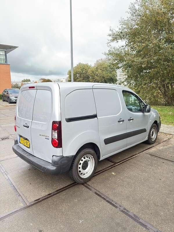 Grijs Gebruikt 2016 Peugeot Partner Premium Van | € 5.750 (Eerlijke prijs) - Afbeelding 1/4