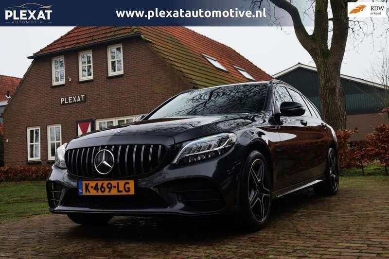 Grijs, metallic lak Gebruikt 2021 Mercedes C300e Business Stationwagen | € 28.945 (Eerlijke prijs) - Afbeelding 1/4