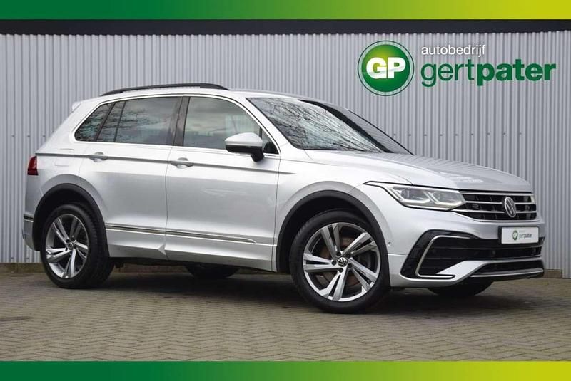 Grijs, metallic lak Gebruikt 2021 VW Tiguan R-line SUV | € 29.900 (Super prijs) - Afbeelding 1/4