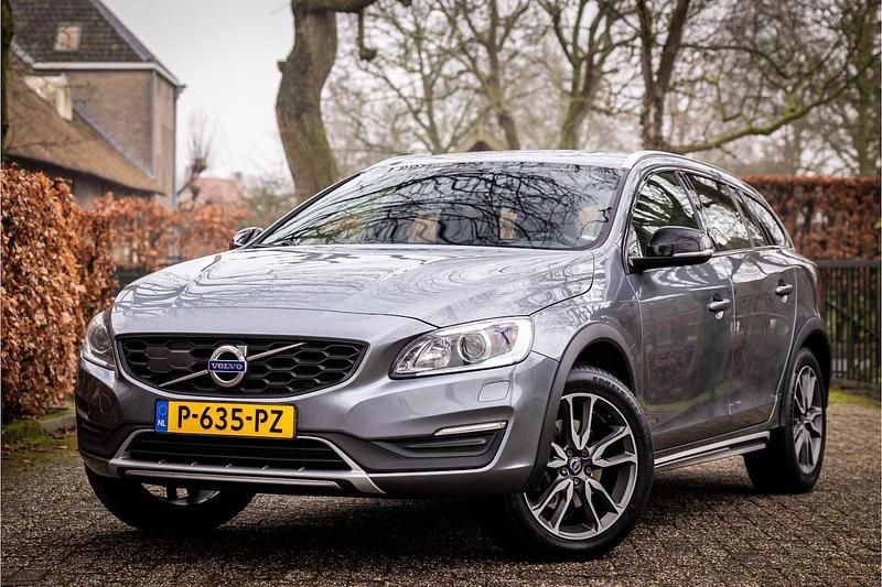 Occasion Volvo V60 CC Summum 245 PK (180 kW) 2016 Grijs (metallic) Stationwagen
