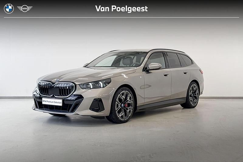 Grijs Gebruikt 2024 BMW i5 Comfort Edition Sedan | € 64.895 (Goede deal) - Afbeelding 1/4