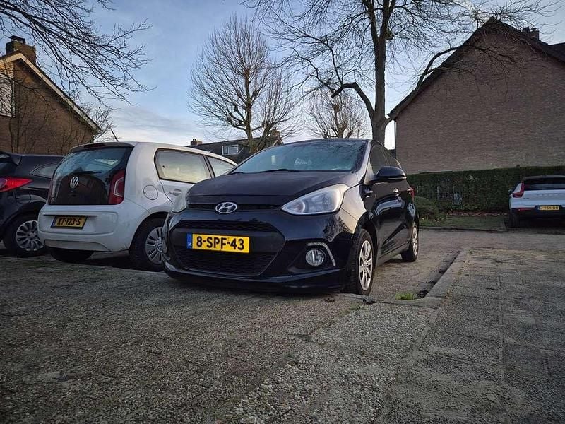 Zwart Gebruikt 2013 Hyundai i10 Hatchback | € 4.500 (Iets duurder) - Afbeelding 1/4