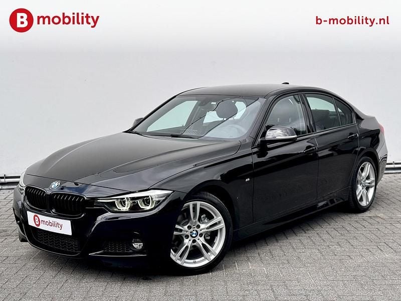 Zwart Occasion 2019 BMW 318 M Sport Sedan | € 22.695 (Super prijs) - Afbeelding 1/3