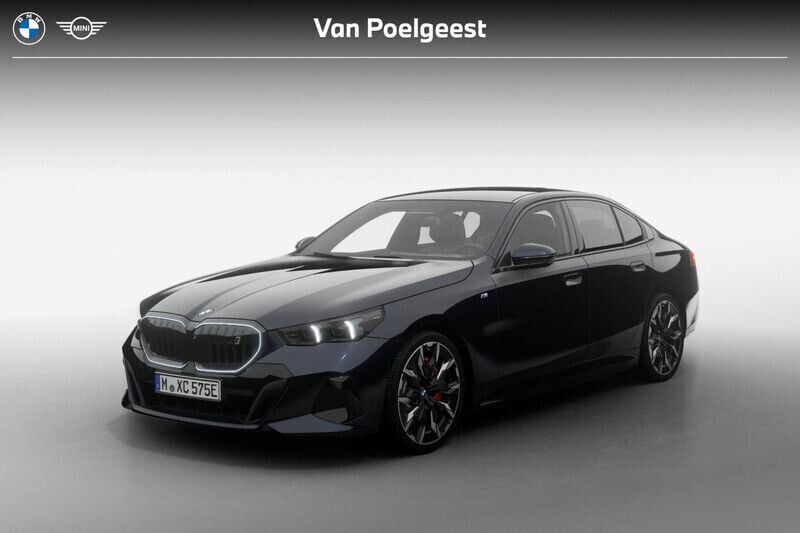 M carbonschwarz metallic (zwart metallic) Nieuw 2025 BMW i5 M Sport Sedan | € 96.217 - Afbeelding 1/3