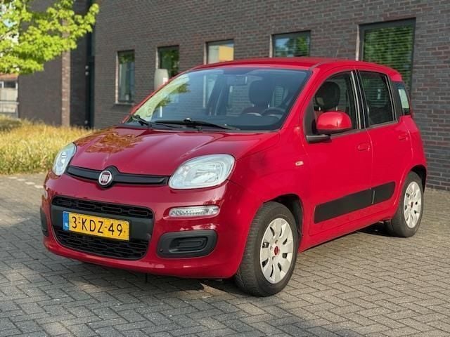 Rood Gebruikt 2013 Fiat Panda Easy Hatchback | € 2.500 (Goede deal) - Afbeelding 1/4