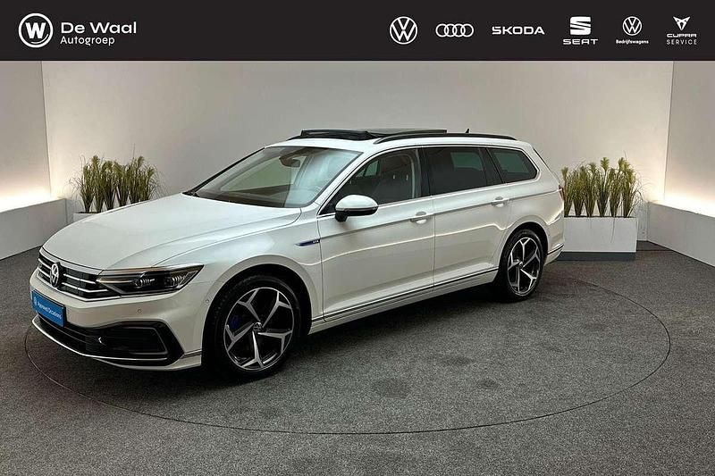 Wit Gebruikt 2020 VW Passat Business Stationwagen | € 22.900 (Eerlijke prijs) - Afbeelding 1/3