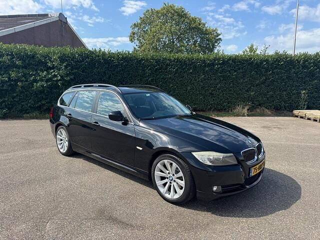 Zwart Gebruikt 2009 BMW 325 Stationwagen | € 4.500 (Super prijs) - Afbeelding 1/4