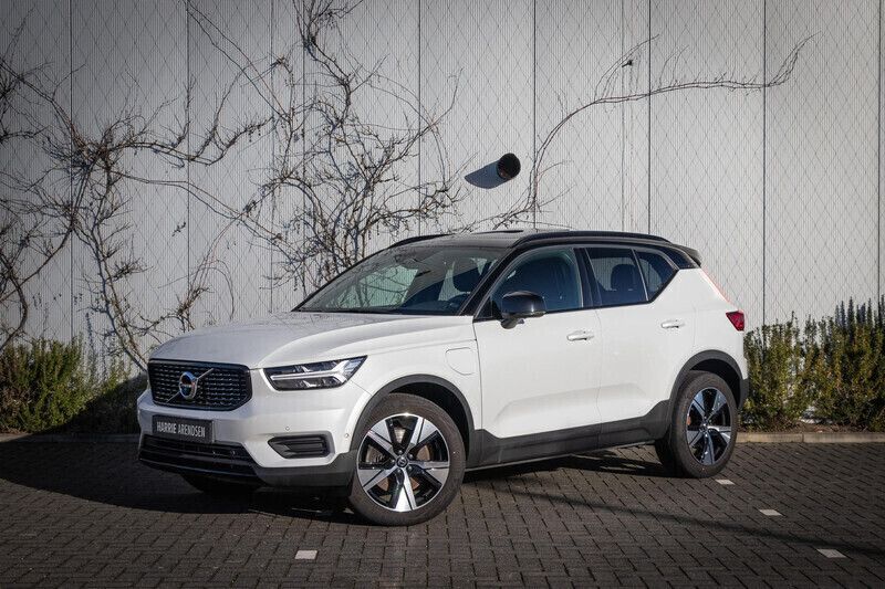 Wit Gebruikt 2022 Volvo XC40 R-Design SUV | € 35.399 (Eerlijke prijs) - Afbeelding 1/4