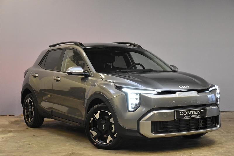 Nieuw Kia Stonic 116 PK (85 kW) 2026 Astro gray (rood metallic) SUV