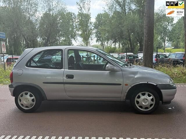 Grijs Gebruikt 2000 Opel Corsa Hatchback | € 1.399 (Iets duurder) - Afbeelding 1/4