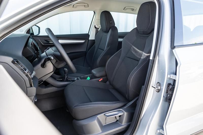 Nieuw Skoda Karoq Selection 116 PK (85 kW) 2025 Zilver, metallic lak SUV