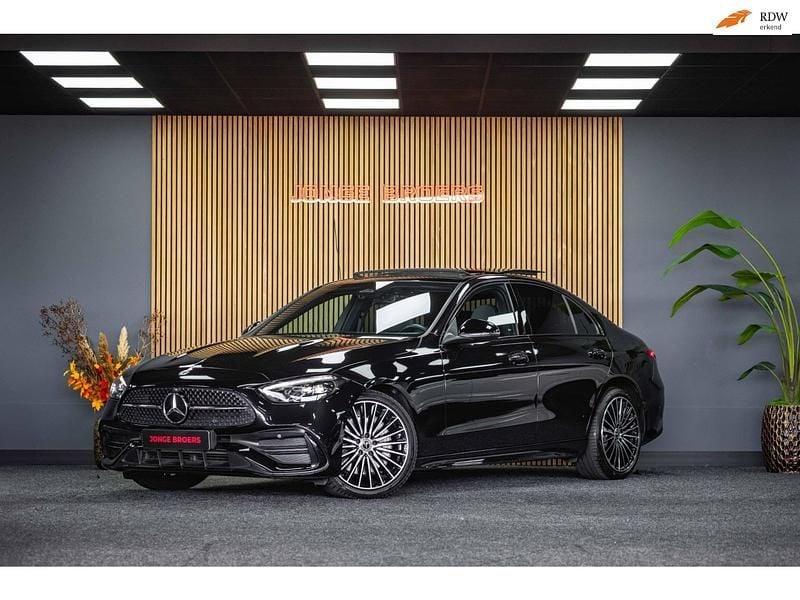 Zwart Gebruikt 2023 Mercedes C200 AMG line Sedan | € 46.950 (Eerlijke prijs) - Afbeelding 1/4