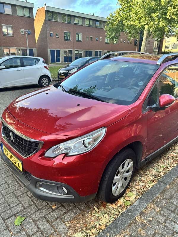 Rood Gebruikt 2016 Peugeot 2008 SUV | € 7.750 (Goede deal) - Afbeelding 1/4