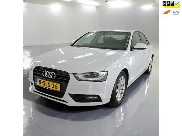 Wit (metallic) Occasion 2013 Audi A4 Sedan | € 8.250 (Goede deal) - Afbeelding 1/4