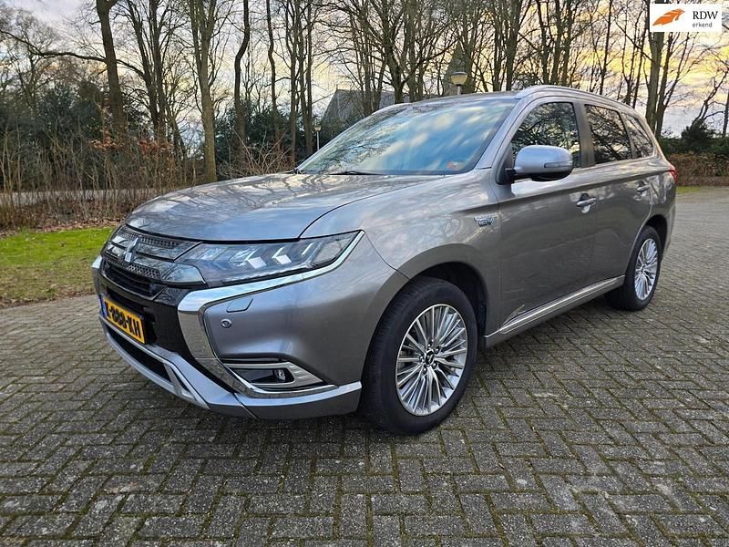 Occasion Mitsubishi Outlander P-HEV Intense 2021 Grijs SUV