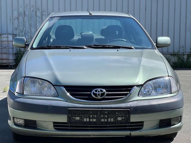 Grijs Gebruikt 2002 Toyota Avensis Sol Sedan | € 2.200 - Afbeelding 1/4