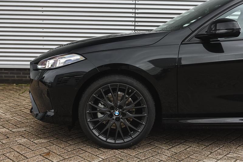 Occasion BMW 120 M Sport 156 PK (114 kW) 2025 Zwart Hatchback