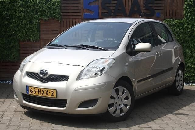 Beige Gebruikt 2009 Toyota Yaris Hatchback | € 3.924 (Goede deal) - Afbeelding 1/4