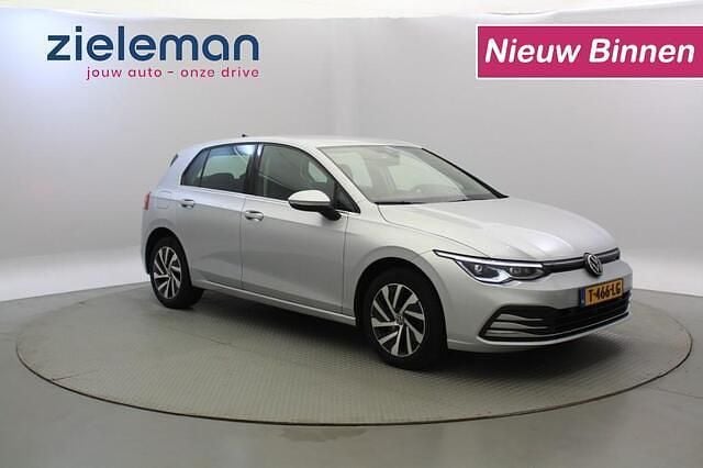 Grijs Gebruikt 2021 VW Golf VIII Style Hatchback | € 19.845 (Goede deal) - Afbeelding 1/4
