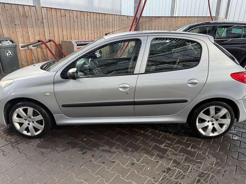 Zilver Gebruikt 2010 Peugeot 206 Hatchback | € 3.500 (Iets duurder) - Afbeelding 1/4