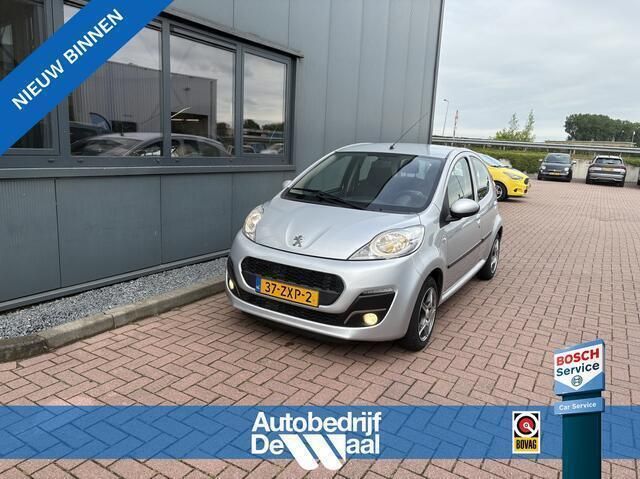 Zilver, metallic lak Gebruikt 2013 Peugeot 107 Active Hatchback | € 7.450 (Eerlijke prijs) - Afbeelding 1/4