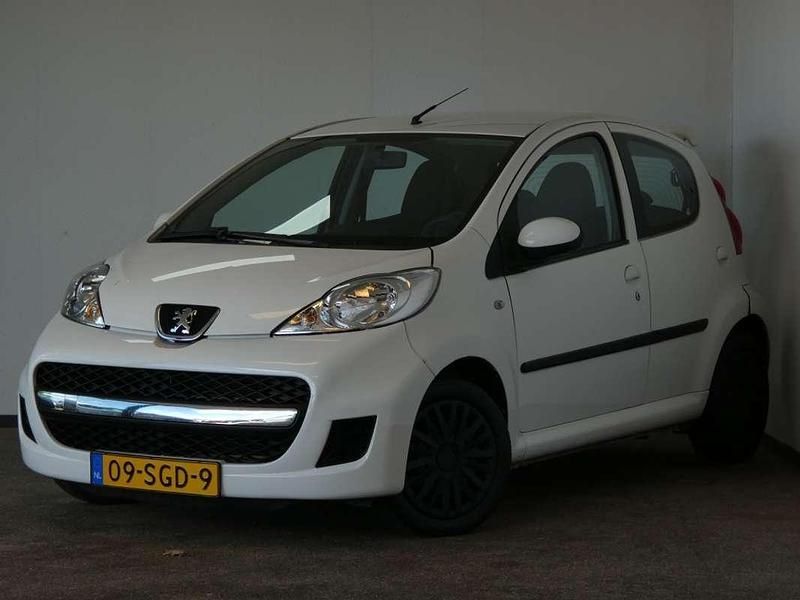Wit Gebruikt 2011 Peugeot 107 Hatchback | € 2.750 (Eerlijke prijs) - Afbeelding 1/4