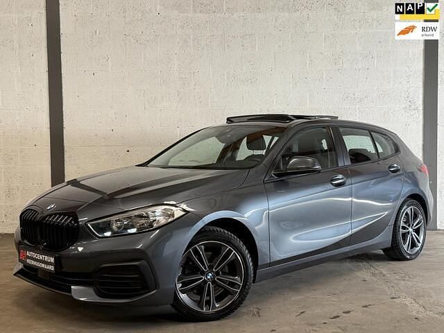 Grijs Gebruikt 2019 BMW 118 Executive Hatchback | € 18.450 (Eerlijke prijs) - Afbeelding 1/4