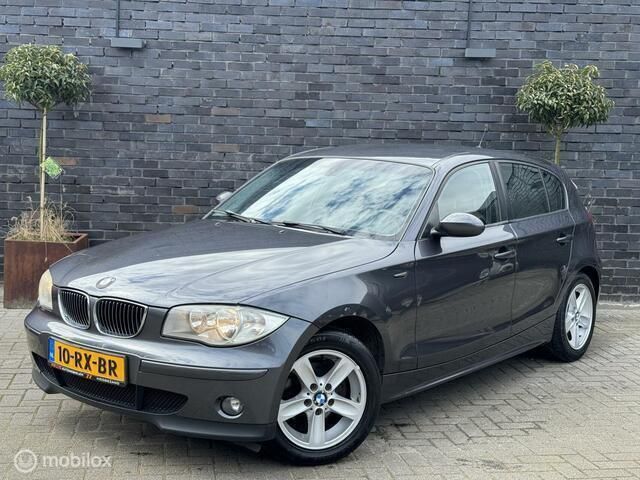 Grijs Gebruikt 2005 BMW 116 Executive Hatchback | € 2.995 (Iets duurder) - Afbeelding 1/4
