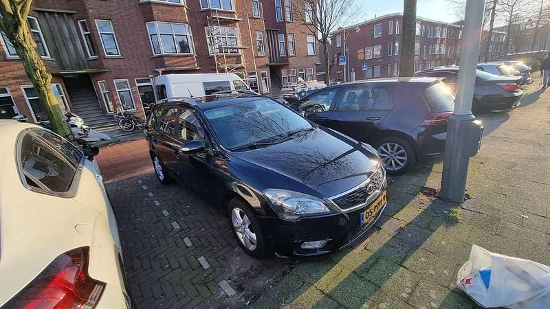 Zwart Occasion 2011 Kia Ceed Hatchback | € 6.000 (Goede deal) - Afbeelding 1/3