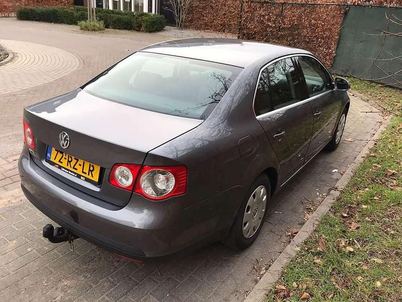Occasion VW Jetta Comfortline 102 PK (75 kW) 2005 Grijs Sedan