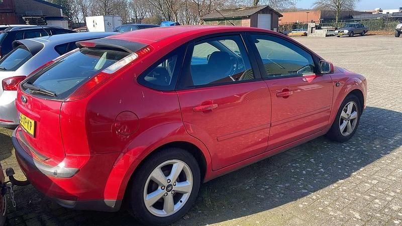 Occasion Ford Focus Futura 101 PK (74 kW) 2007 Rood Hatchback