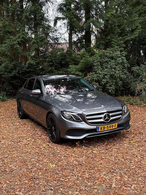 Grijs Occasion 2016 Mercedes E200 Ambition Sedan | € 19.950 (Goede deal) - Afbeelding 1/4