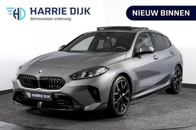 Grijs Gebruikt 2025 BMW 120 M Sport Hatchback | € 44.995 (Eerlijke prijs) - Afbeelding 1/4