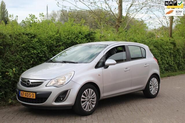 Grijs Gebruikt 2012 Opel Corsa Edition Hatchback | € 6.995 (Eerlijke prijs) - Afbeelding 1/4