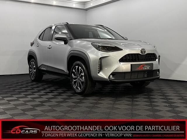 Grijs, metallic lak Gebruikt 2025 Toyota Yaris Cross Edition SUV | € 30.950 (Eerlijke prijs) - Afbeelding 1/4