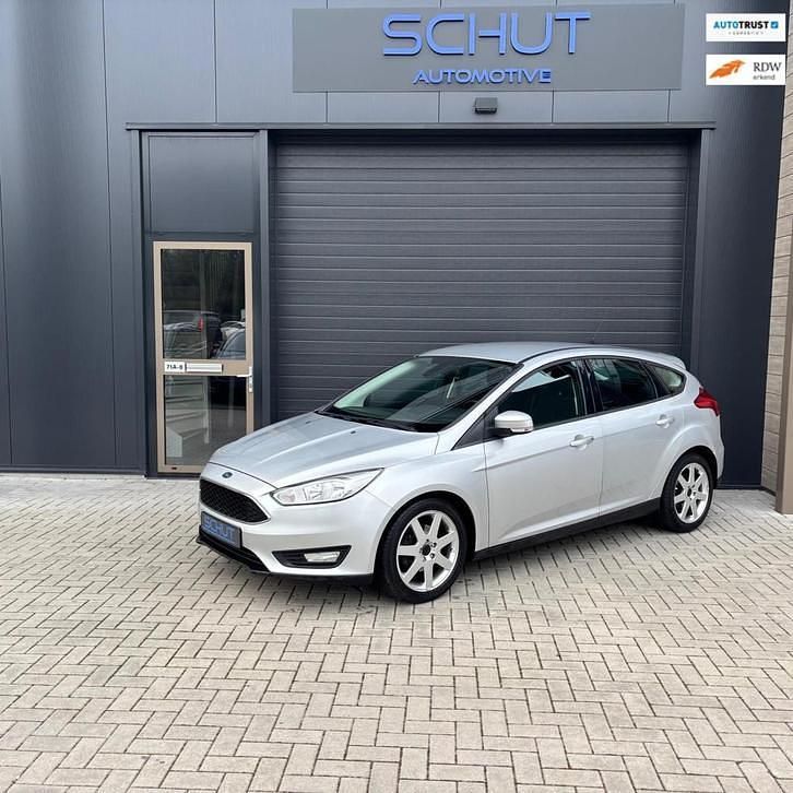 Grijs (metallic) Occasion 2015 Ford Focus Sport Hatchback | € 7.450 (Goede deal) - Afbeelding 1/4