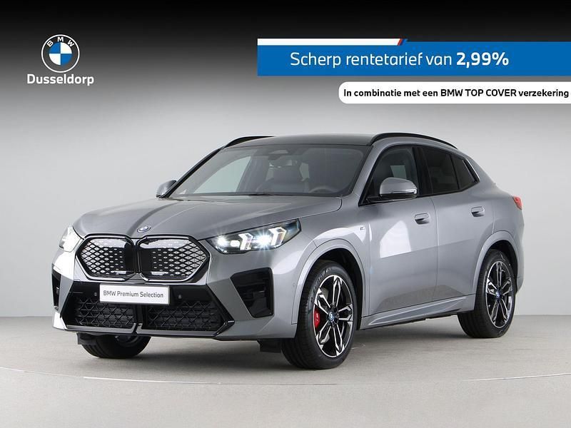 Grijs Gebruikt 2025 BMW iX2 M Sport SUV | € 58.486 (Eerlijke prijs) - Afbeelding 1/4