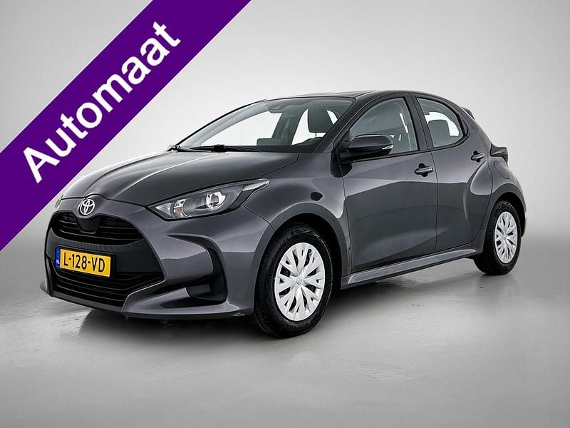 Grijs Gebruikt 2021 Toyota Yaris Hybrid Active Hatchback | € 18.950 (Eerlijke prijs) - Afbeelding 1/4