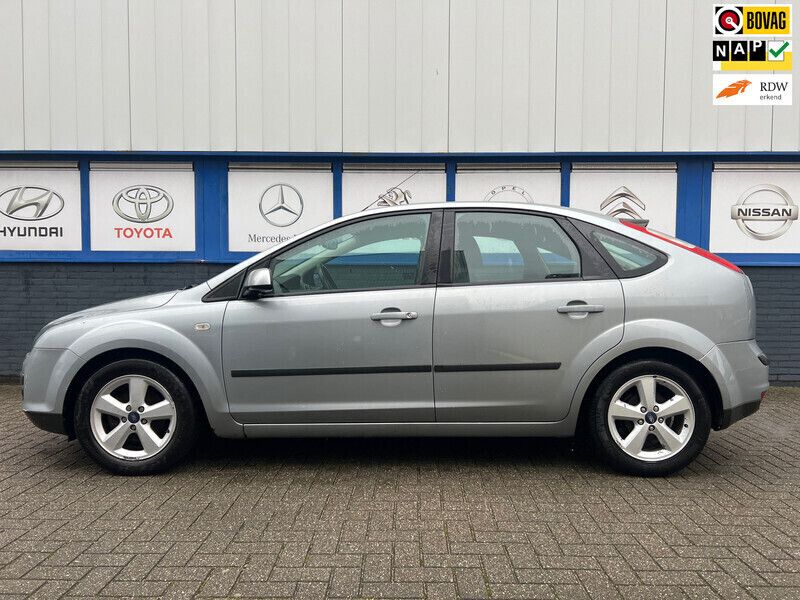 Grijs Gebruikt 2005 Ford Focus Hatchback | € 1.250 (Goede deal) - Afbeelding 1/4