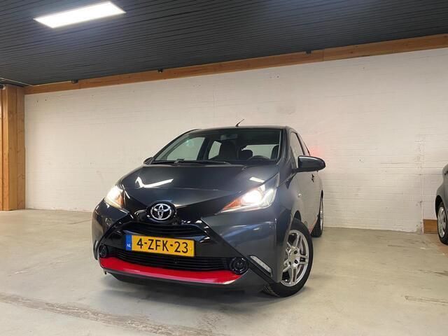Occasion Toyota Aygo X-play 69 PK (50 kW) 2015 Grijs Hatchback