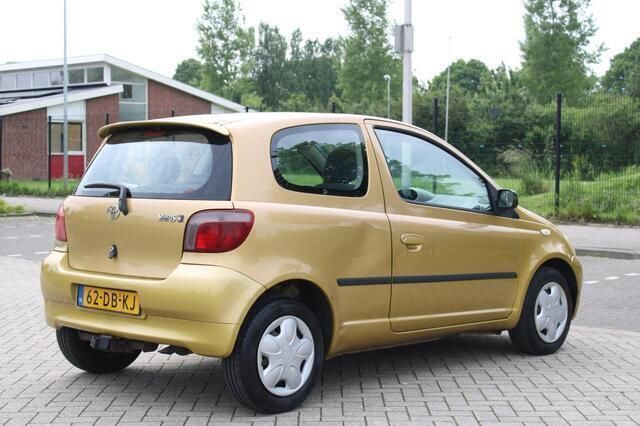 Occasion Toyota Yaris Sol 68 PK (50 kW) 1999 Geel Hatchback
