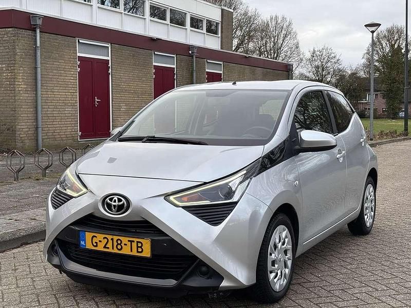 Occasion Toyota Aygo X-play 72 PK (52 kW) 2019 Grijs Hatchback