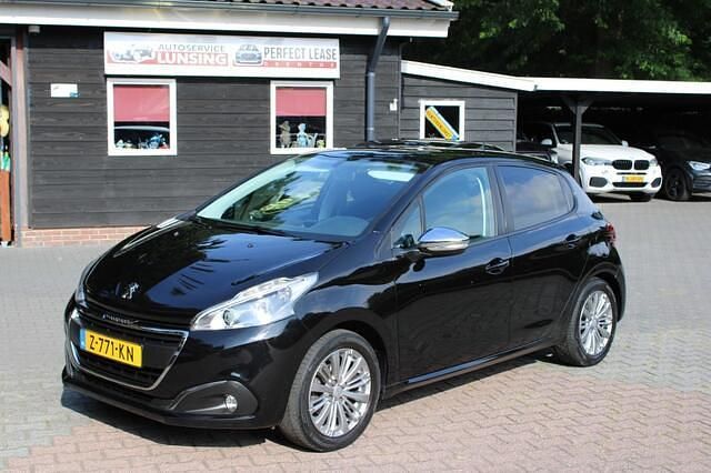 Zwart Gebruikt 2018 Peugeot 208 Allure Hatchback | € 7.900 (Eerlijke prijs) - Afbeelding 1/4