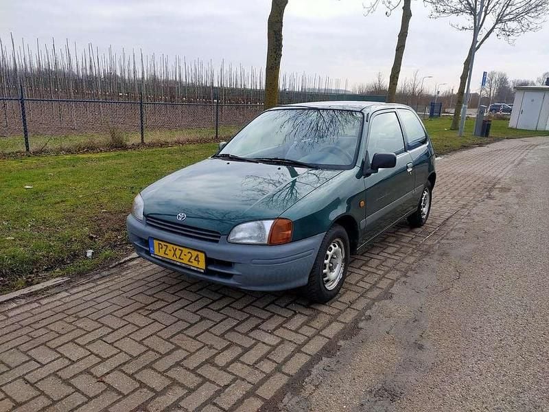 Groen Occasion 1997 Toyota Starlet Hatchback | € 1.250 (Eerlijke prijs) - Afbeelding 1/4