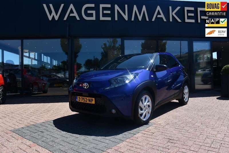 Blauw Gebruikt 2022 Toyota Aygo Hatchback | € 18.450 (Goede deal) - Afbeelding 1/4